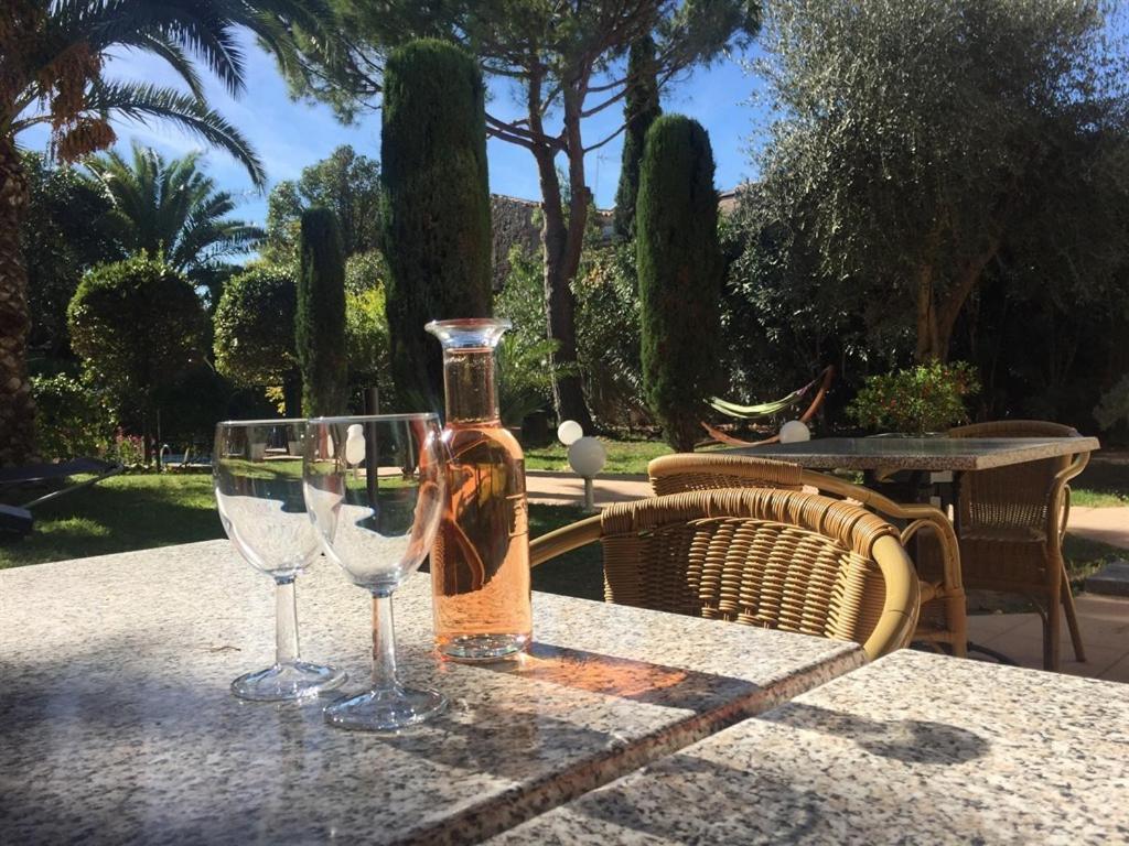 Le Jardin D'Homps Bed & Breakfast Homps  Bagian luar foto