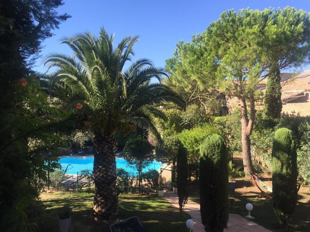 Le Jardin D'Homps Bed & Breakfast Homps  Bagian luar foto